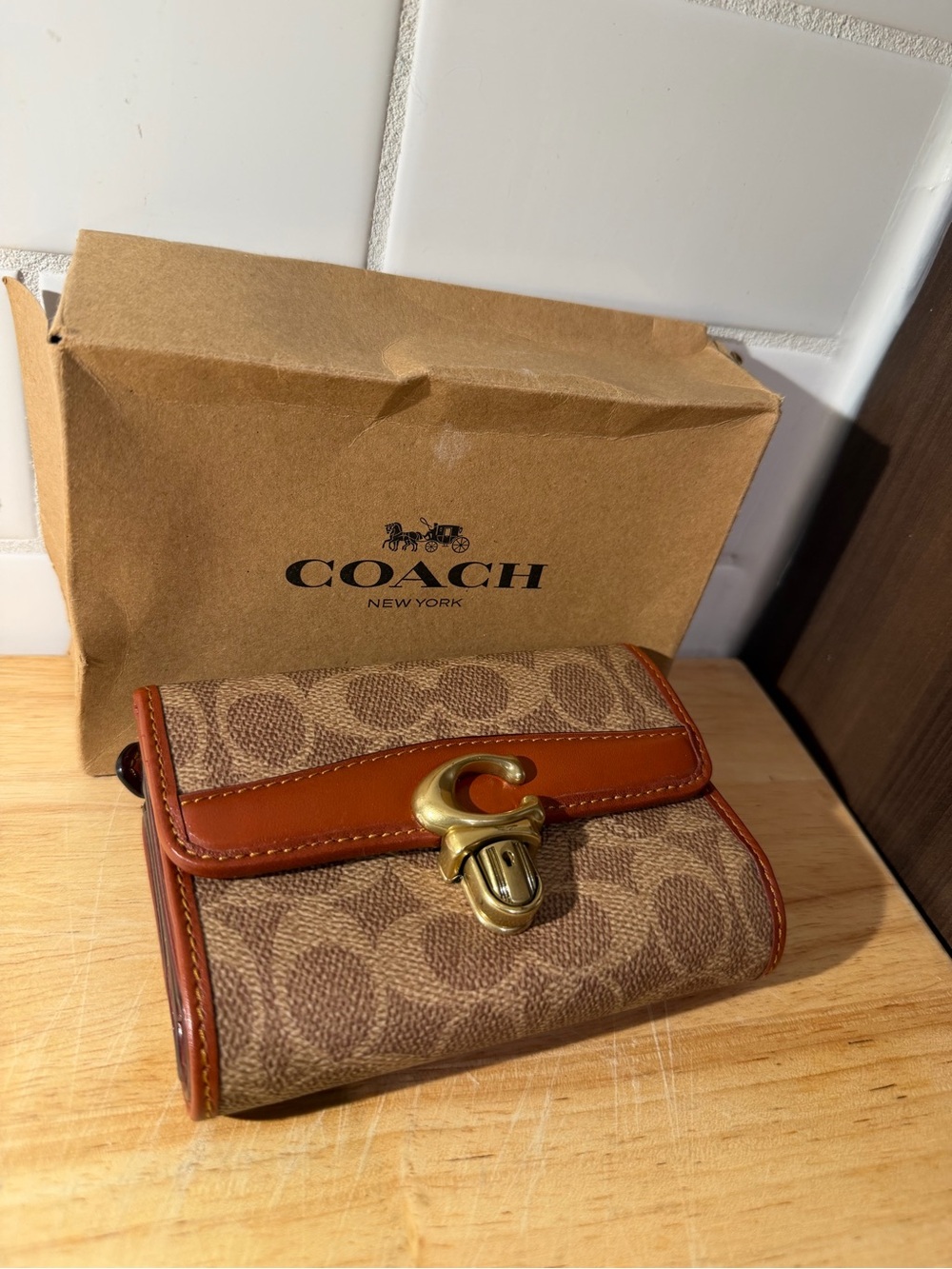 Coach Studio Medium Wallet In Signature Canvas - Picture 3 of 11